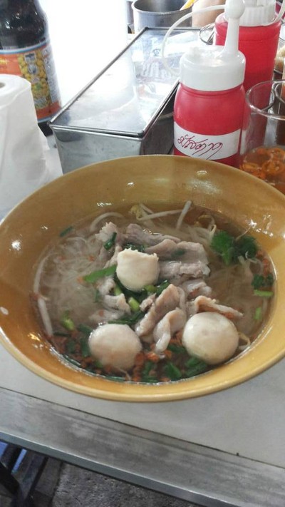 ถนัดศรี ก๋วยเตี๋ยวลูกชิ้นหาดใหญ่ ตลาดรามอินทรา กม.2